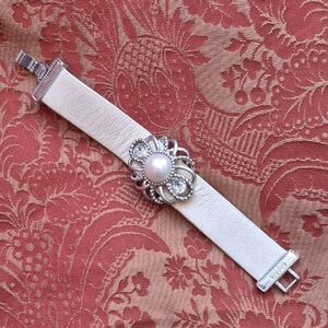 Lia Sophia Cream Leather with Silver and White Faux Pearl Bracelet (J15)